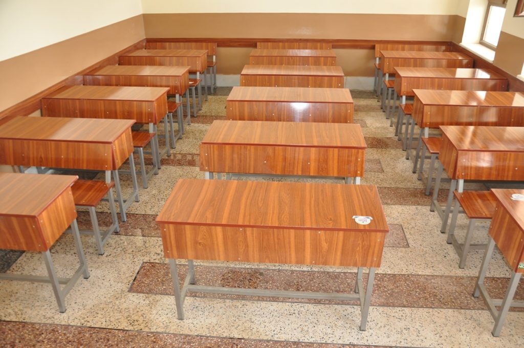 BMZ6854, making furniture (12)